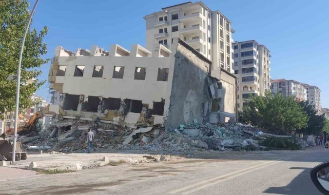 Malatya'da asrın felaketinin izleri siliniyor