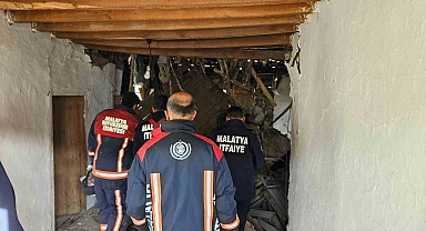 Malatya'da göçük altında kalan 6 büyükbaş hayvanı itfaiye kurtardı