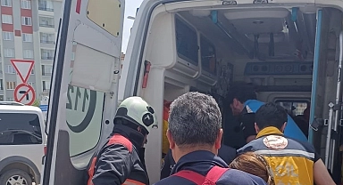 Malatya'da otomobil kaldırımda yürüyenlerin arasına daldı: 1 yaralı