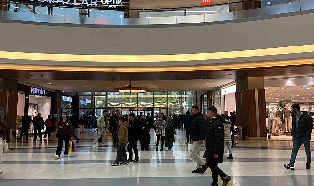 Malatyalılar bayram alışverişini  yaptı, çocuklar eğlendi