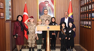 Minik öğrencilerden Ağrı İl Jandarma Komutanlığı’na ziyaret