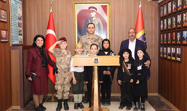 Minik öğrencilerden Ağrı İl Jandarma Komutanlığı’na ziyaret