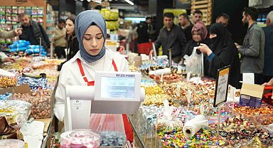 Muş'ta bayram şekerleri ve çikolatalar tezgahları renklendirdi