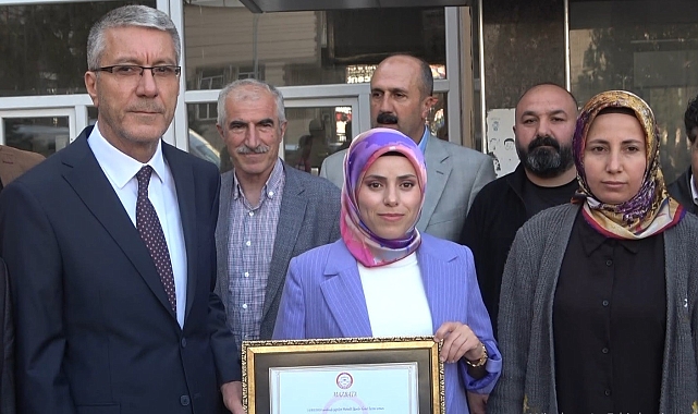 Muş'ta belediye başkanları mazbatalarını aldı