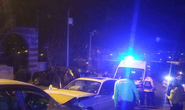 Muş'ta feci kaza,; iki araç kafa kafaya çarpıştı