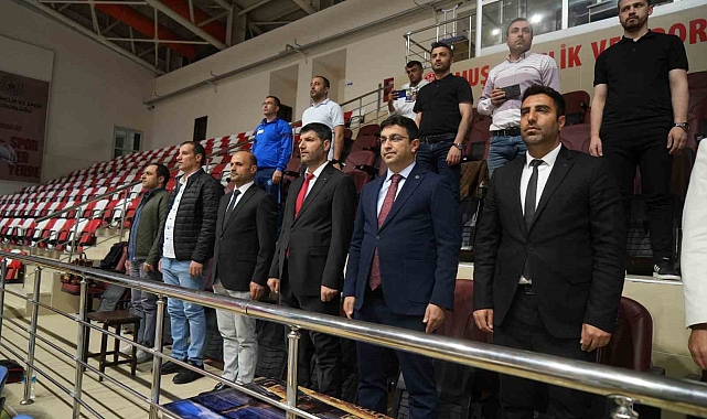 Muş'ta Kredi ve Yurtlar Genel Müdürlüğü Masa Tenisi Turnuvası 60 sporcunun katılımı ile başladı
