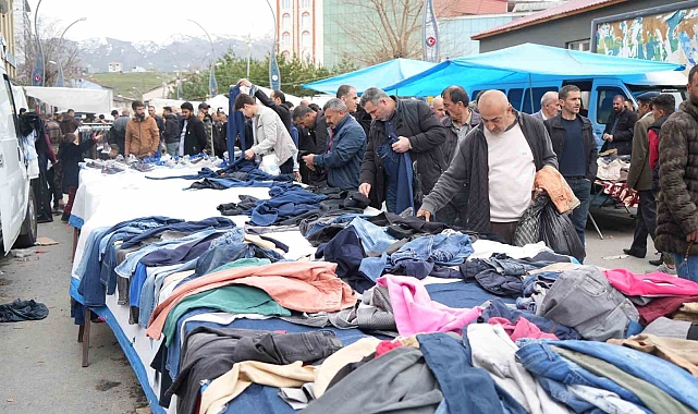 Muş'ta son gün pazarlarda bayram yoğunluğu yaşandı