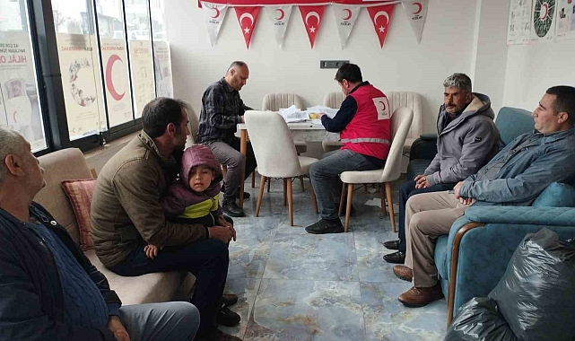 Muş'ta Türk Kızılay 420 kişiye giyim ve gıda yardımı yaptı
