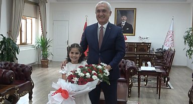 Muş'ta yeni vali makama oturur oturmaz çikolata istedi