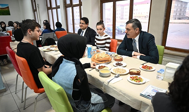 Öğrencilerle iftar yaptılar