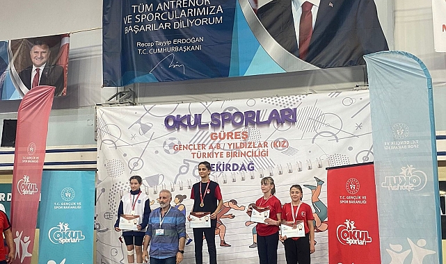 Okullar arası güreş şampiyonasında Bingöl rüzgarı