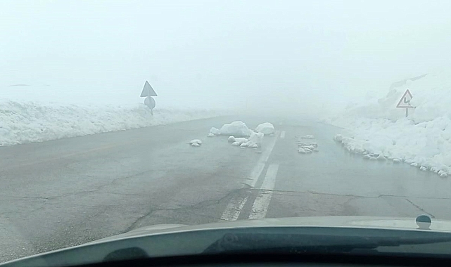 Palandöken geçidi yoğun sis ve tipiye teslim