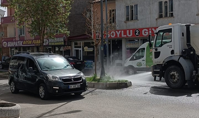 Patnos Belediyesi'nin Sokak Sulama Uygulaması Halkın Takdirini Topluyor