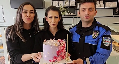 Polislerden 11 Yaşındaki Kız Çocuğuna Doğum Günü Sürprizi