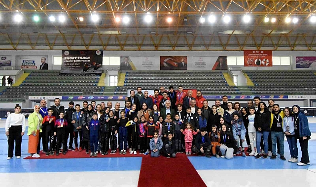 Sürat pateninden şampiyonlar madalyalarını aldı