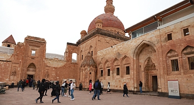 (Videolu Haber) Tarihi Saray Ramazan Bayramı'nda 6 bin 500 ziyaretçiyi ağırladı