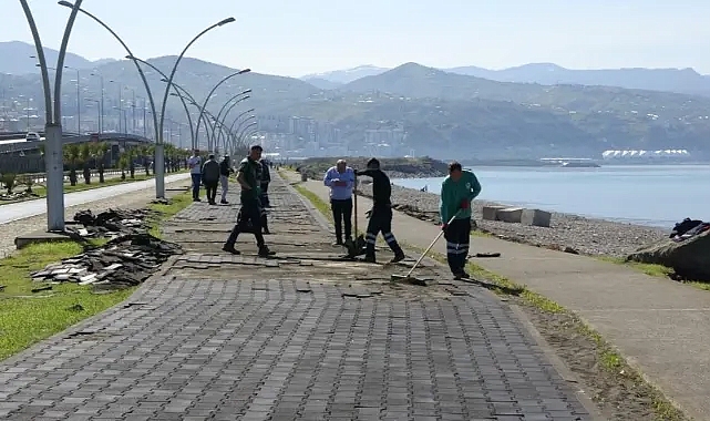 Trabzon'da fırtına nedeniyle zarar gören yollar onarılıyor