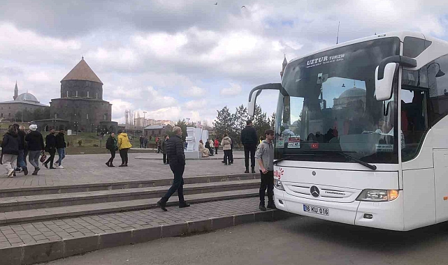 Turistlerden Kars'a çıkarma