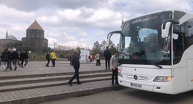 Turistlerden Kars'a çıkarma