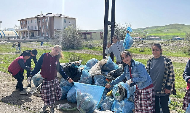 Tutak İmam Hatip Ortaokulu Öğrencileri, Daha Temiz Bir Tutak İçin El Ele