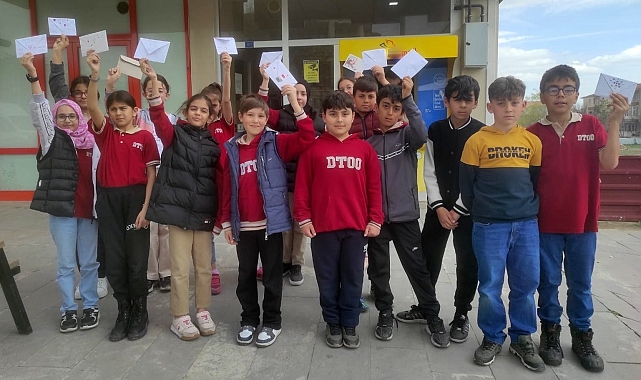 Unutulan tebrik kartları öğrencilerle hayat buluyor