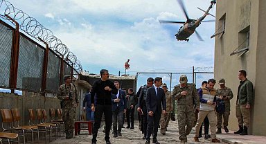 Vali Ali Çelik, sınır hattındaki üs bölgelerinde incelemelerde bulundu