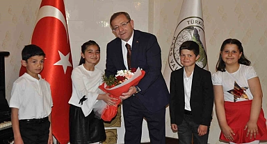 Vali koltuğuna oturdu, okunla park istedi