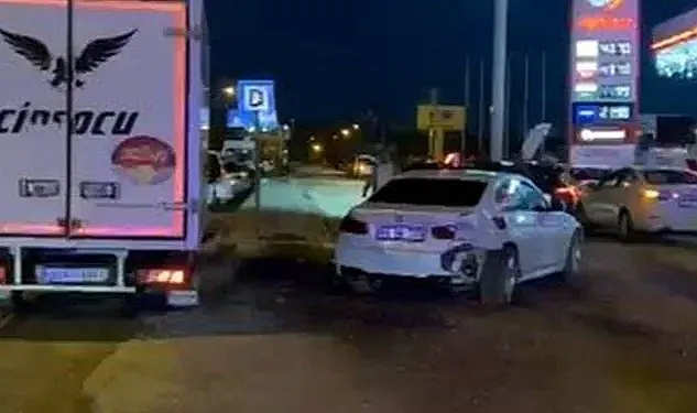 Van- Erciş kara yolunda zincirleme kaza; 10 yaralı