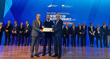 Van Yüzüncüyıl Üniversitesine YÖKAK Kurumsal Akreditasyon Belgesi Verildi