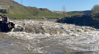 Van'da Bendi Mahi Çayı gürül gürül akmaya başladı