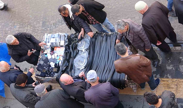 Van'da hayat normale döndü; bayram alışverişi hareketliliği başladı