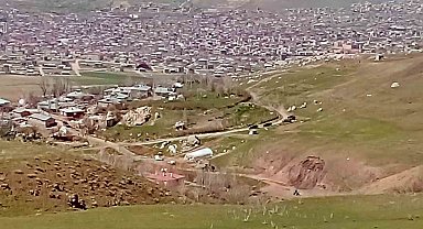 Van'da Kaçak kazı ihbarına giden ekipler Gömülü Mühimmat Buldu