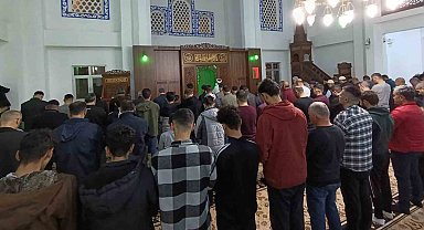 Van'da Kadir Gecesi'nde camiler doldu taştı