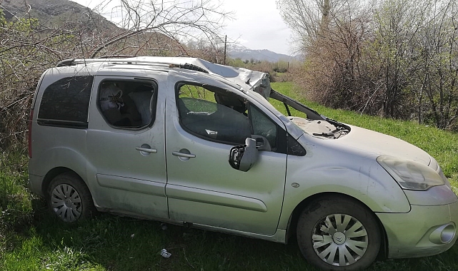 Van'da kontrolden çıkan kamyonet şarampole yuvarlandı: 4 yaralı