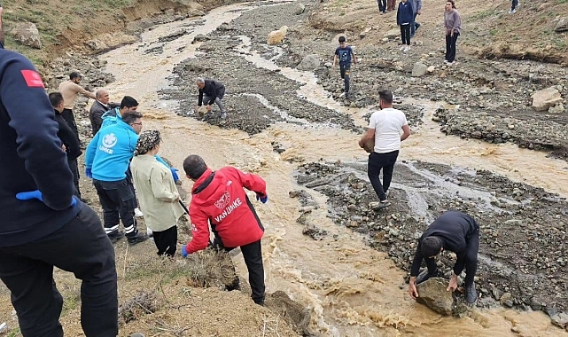 Van'da  ot toplarken rahatsızlanan vatandaşın imdanına UMKE yetişti