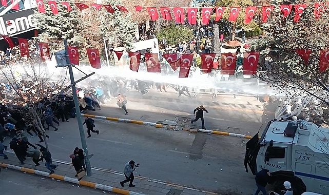 Van'da Siyasi Parti Temsilcilerinin de katıldığı gösteriler devam ediyor