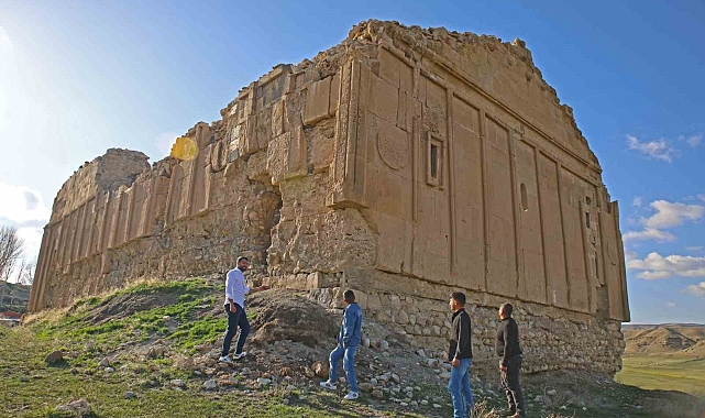 Van'ın bin 700 yıllık kilisesi ziyaretçilerini bekliyor