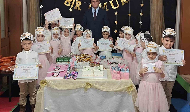 Van'ın İpekyolu ilçesinde Kur'an-ı Kerim'e geçen çocuklar için tören düzenledi