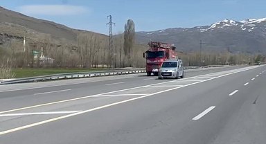 Van'ın Muradiye İlçesindeki Koruma Altındakli Sazlık Alanda Yangın Paniği