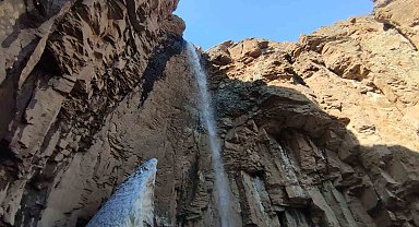 Yaşar Kemal şelalesi ilkbaharda coştu