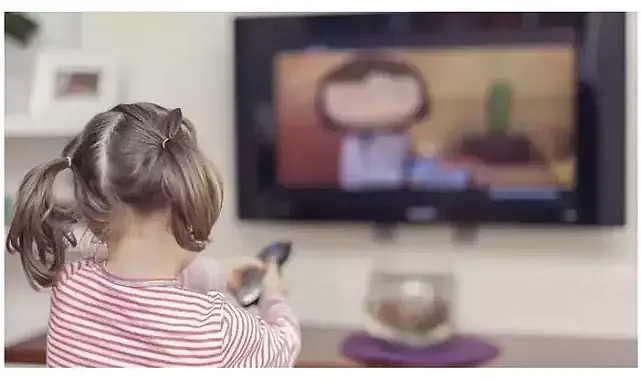 Yaşına uygun ve kurallı televizyon izlemeyen çocuklar, olaylar arasında ilişki kuramayabilir