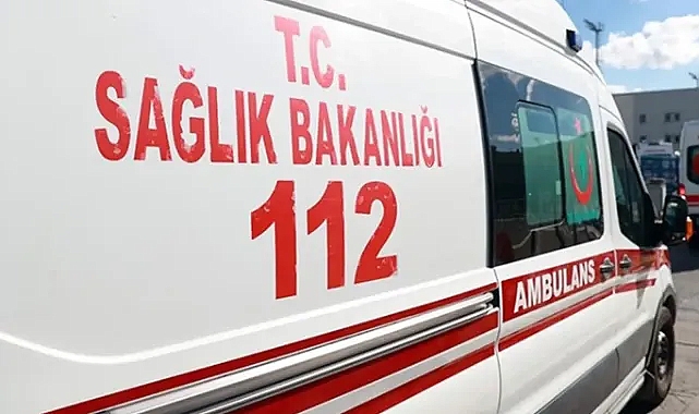 Yolcu otobüsü tıra arkadan çarptı: 8 yaralı