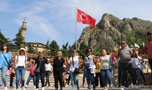 1 Mayıs Amasya’da halaylarla kutlandı