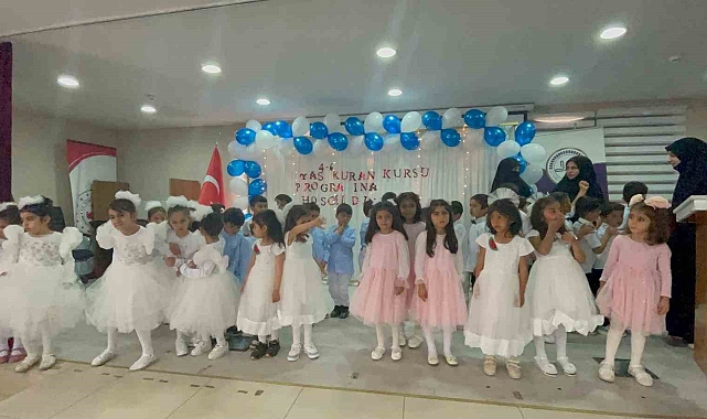 4 yaşındaki minik öğrenciler Kur'an okumaya geçti