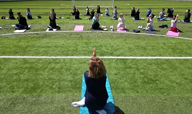 Açık havada yoga ve meditasyon etkinliği düzenledi