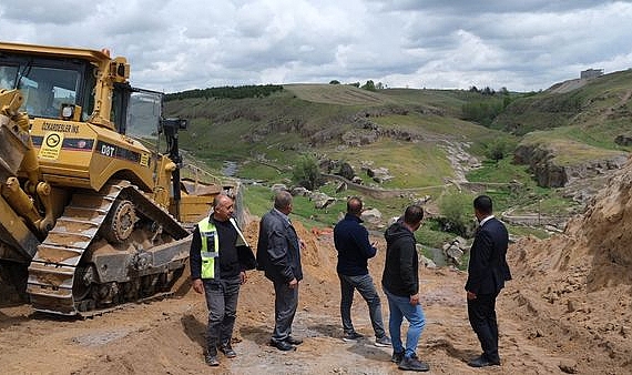 Adilcevaz'a Doğalgaz Geliyor: Çalışmalar Yerinde İncelendi