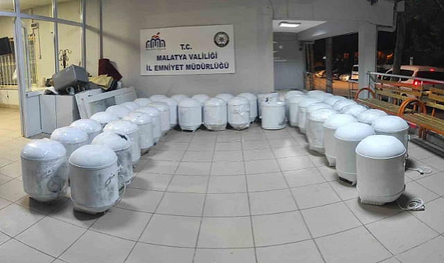 AFAD’a ait termosifonları çaldılar