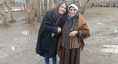 Ağrı Belediye Başkanı Hazal Aras, anneler gününü hem Kürtçe hem Türkçe kutladı