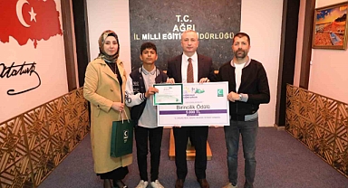 Ağrı'da dereceye giren öğrenciler ödüllendirildi