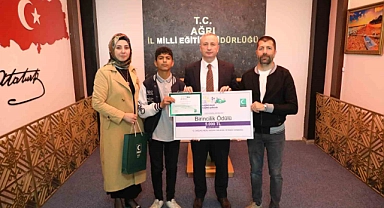 Ağrı'da dereceye giren öğrenciler ödüllendirildi